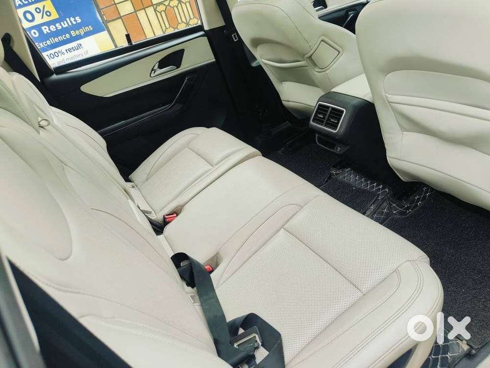 Mahindra Xuv700 2.0 Ax 7 Petrol Mt Str, 2021, Petrol