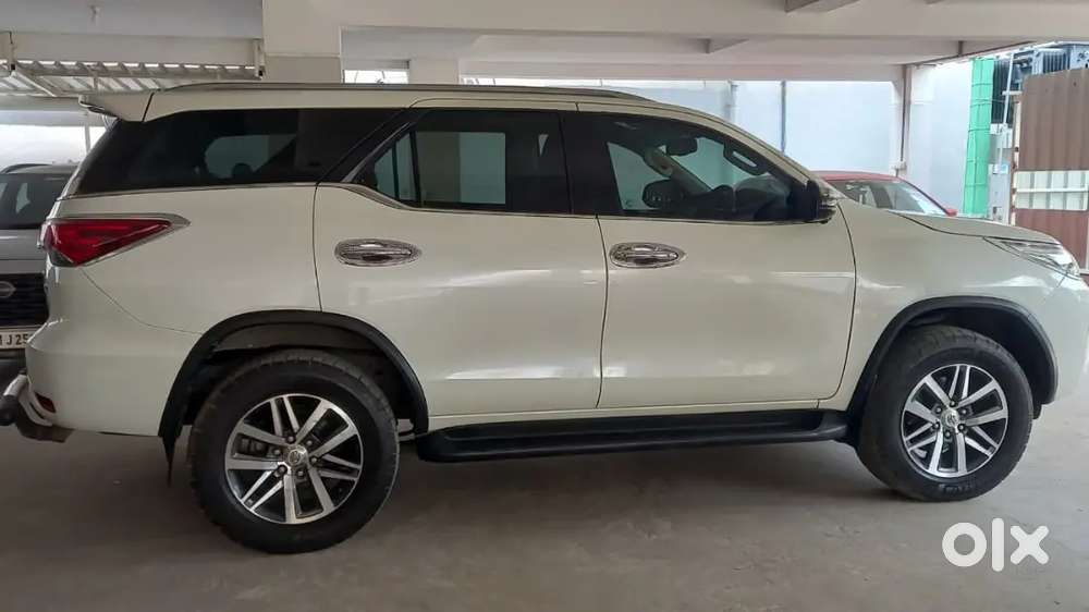 Toyota Fortuner - 1st Owner - 4*4 - Automatic Trans - Limited Edition