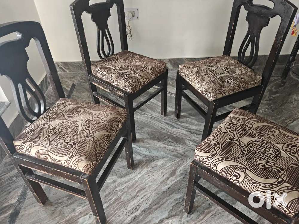 ROUND Dining table