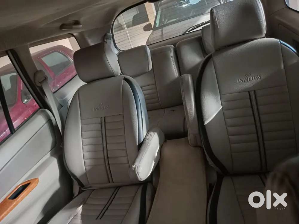 Toyota Innova Vx 7 Petrol 2010