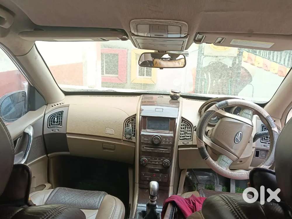 I'm  Selling Xuv 500 Looking Good Condition Recently Serviced Done