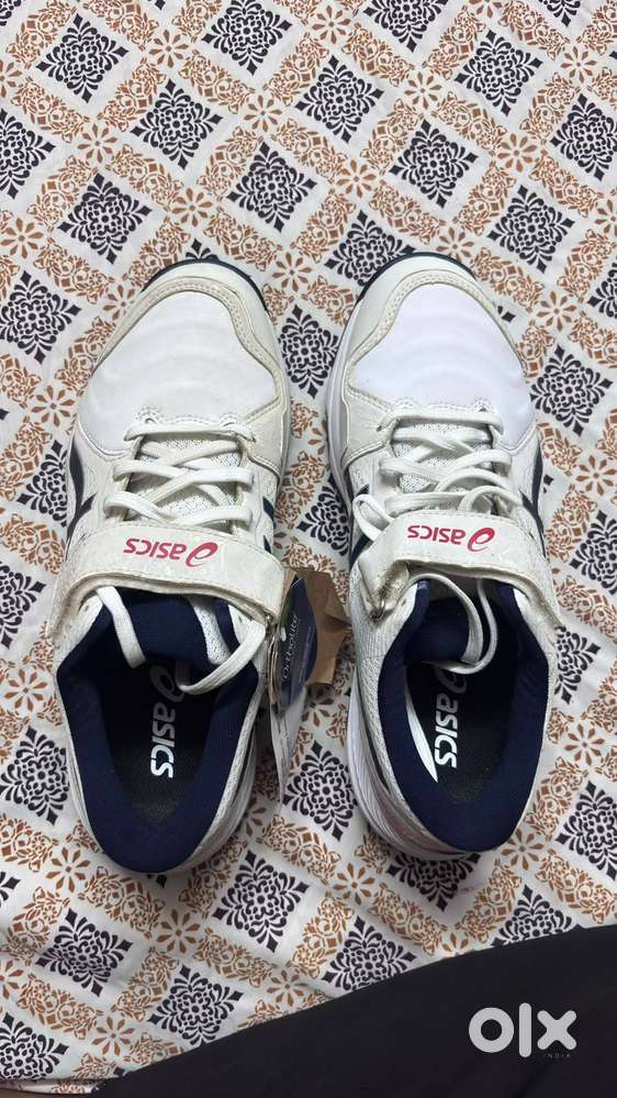 Brand New ASICS Speed Menace FF Fast Bowling Cricket Spikes(sizeUK 07)