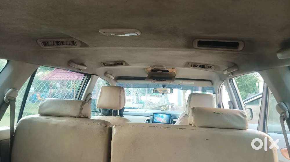 Toyota Innova 2.5 V Diesel 2011 Car For Sale