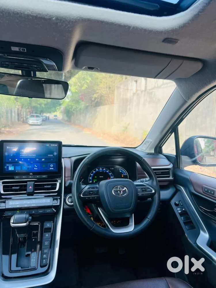 Toyota Innova Hycross 2.0 Zx Hybrid 7 Str, 2025, Petrol