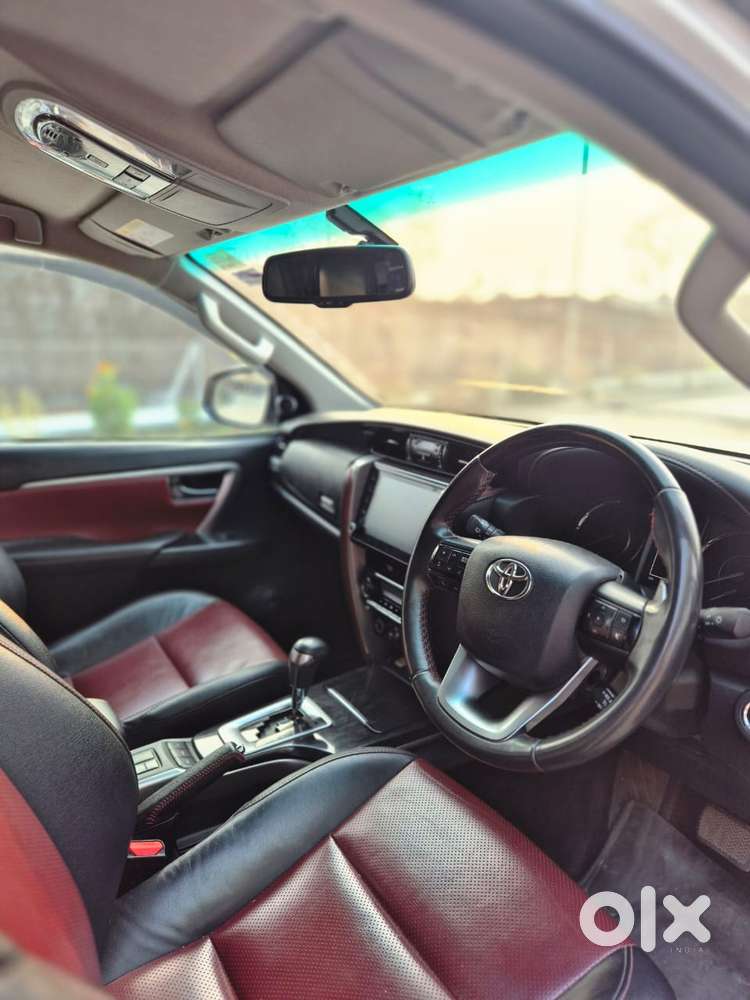 Toyota Fortuner Legender