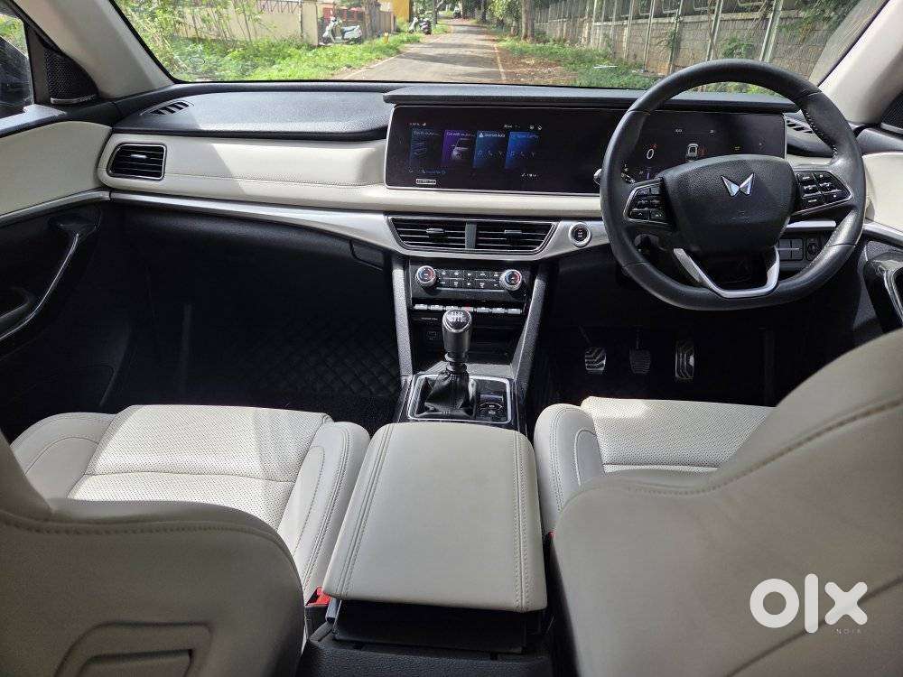 Mahindra XUV700 2.2 AX 7 Diesel MT Luxury Pack Str, 2024, Diesel