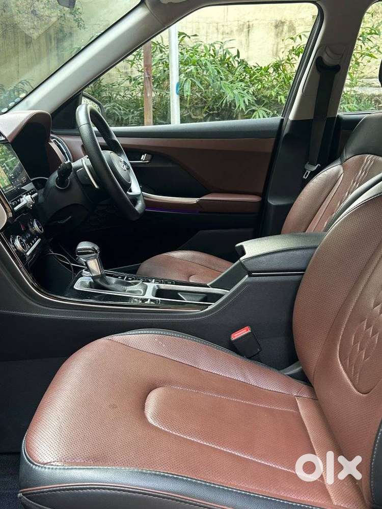 Hyundai Alcazar 2.0 Signature (o) Petrol At 6 Str Dual Tone, 2022, P..