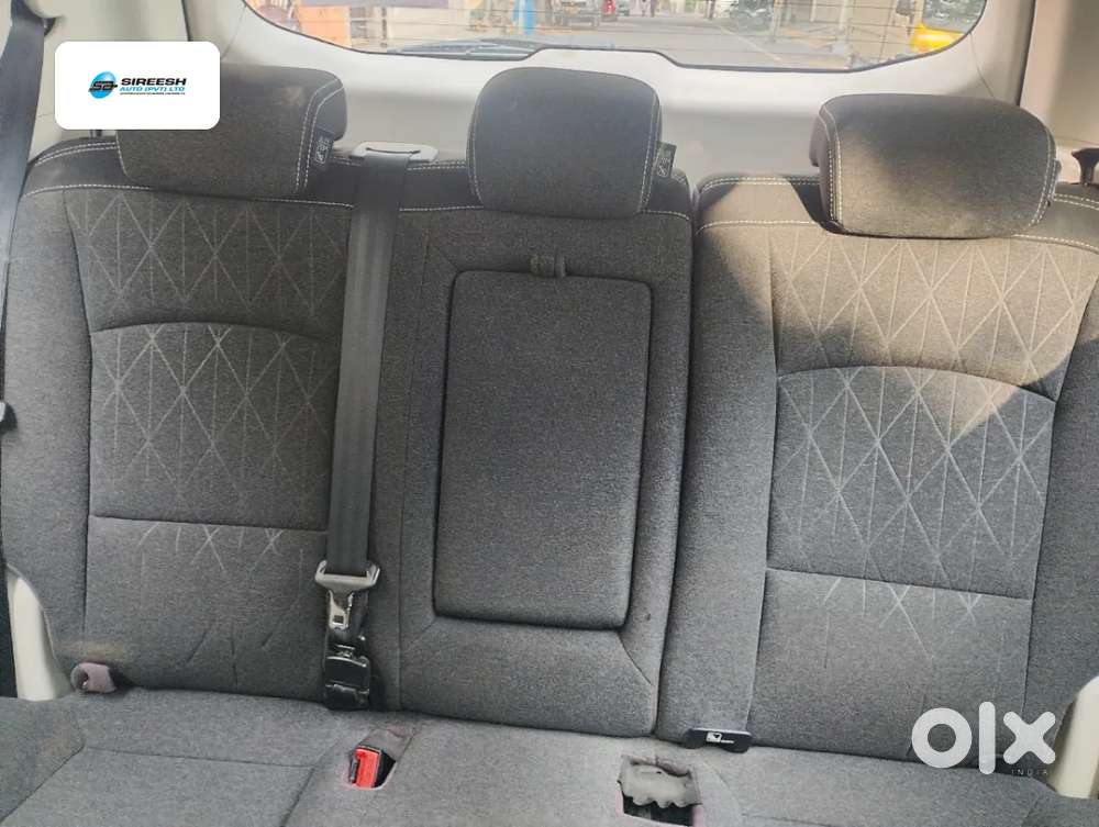 Mahindra Xuv 3xo Ax5 Pm Mt, 2024, Petrol