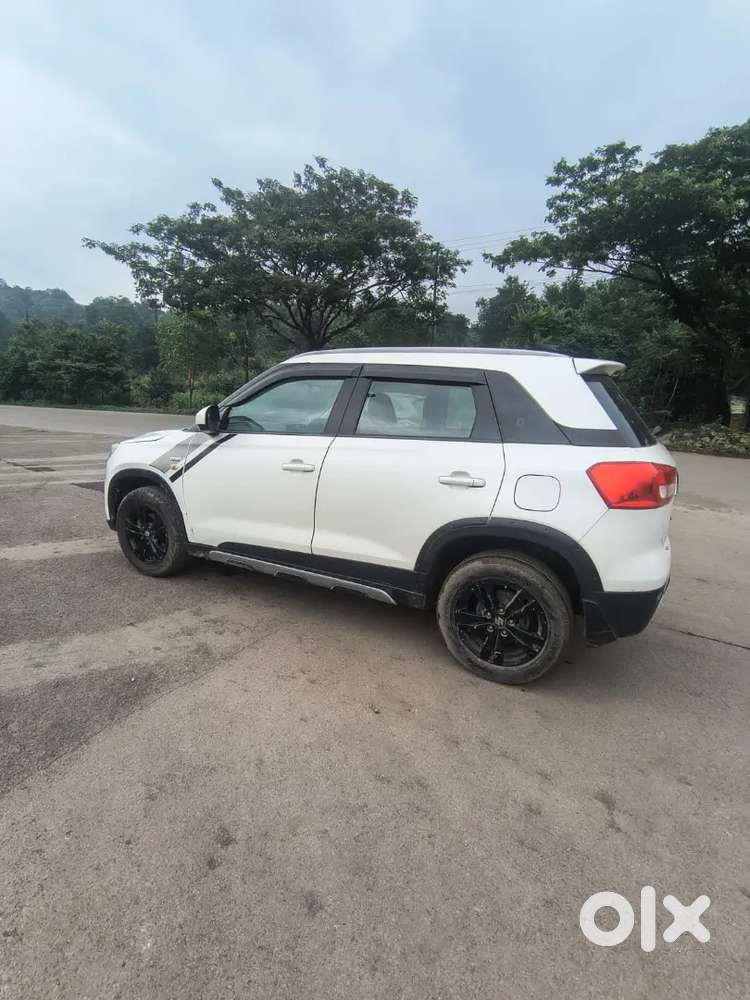 Maruti Suzuki Brezza Zdi 2019//rear Tyre 60% Frant Tyre 85%