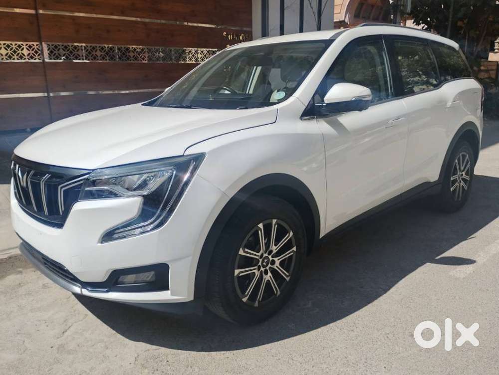 Mahindra Xuv700 2.0 Ax 7 Petrol Mt Str, 2023, Petrol