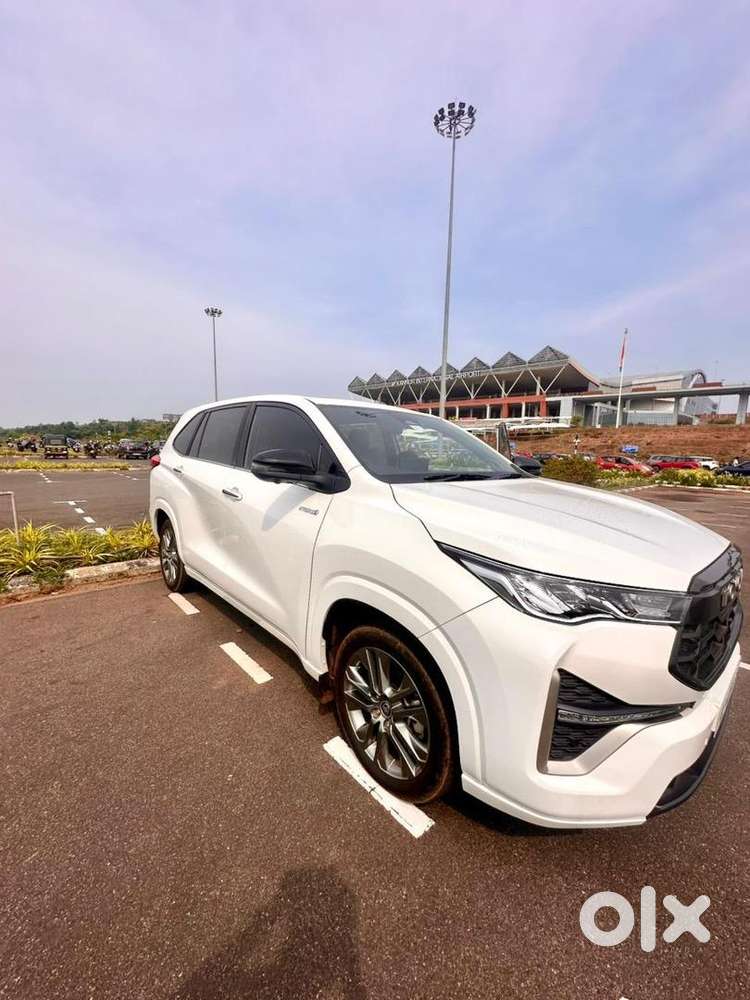 Toyota Innova Hycross 2024 Petrol Well Maintained