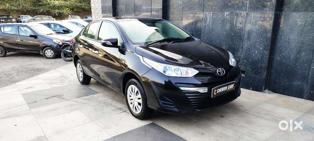 Toyota Yaris J Cvt, 2021, Petrol