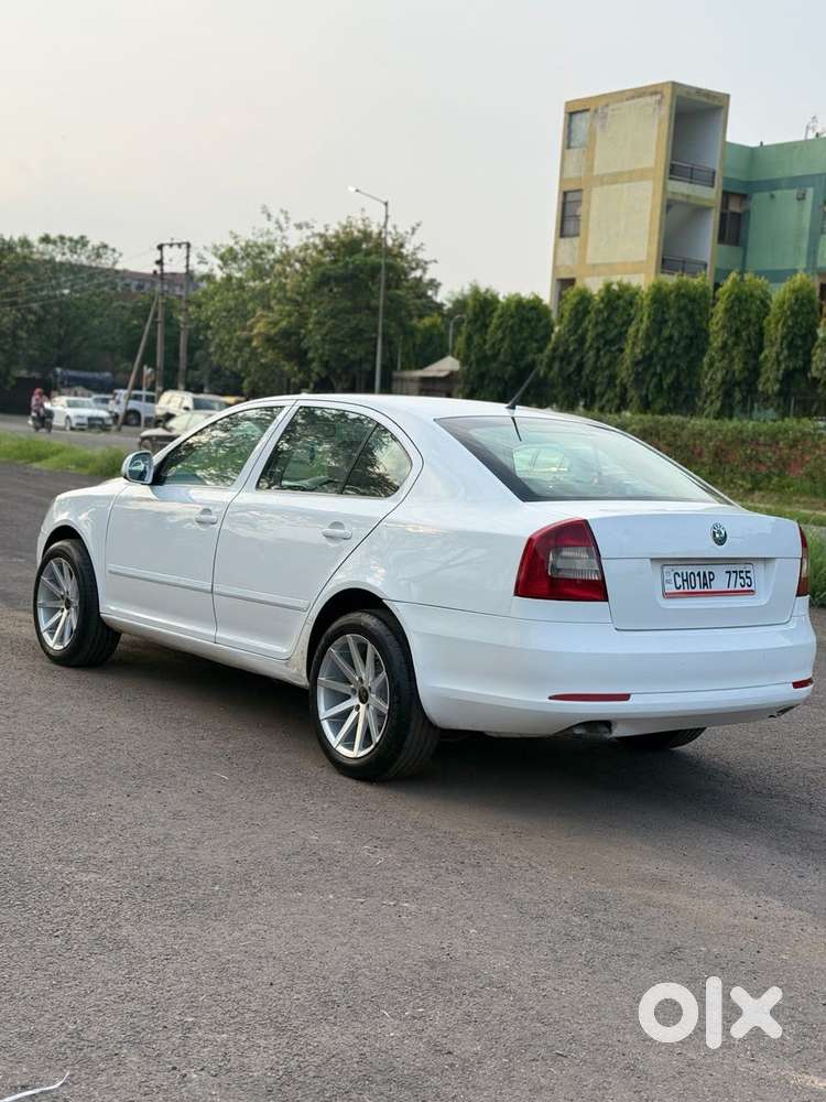 Skoda Laura Ambition 2.0 Tdi Cr Mt, 2012, Diesel