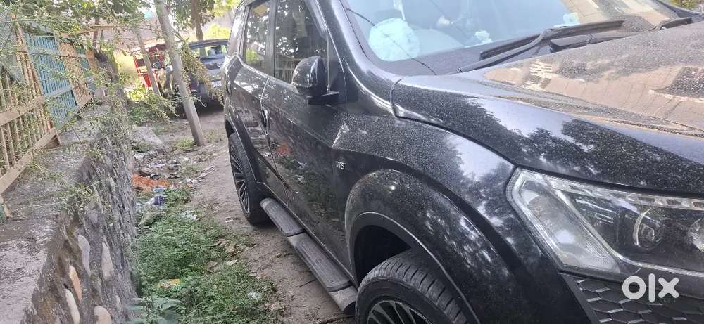 Black Mahindra Xuv500 Diesel Manual 2013 Variant