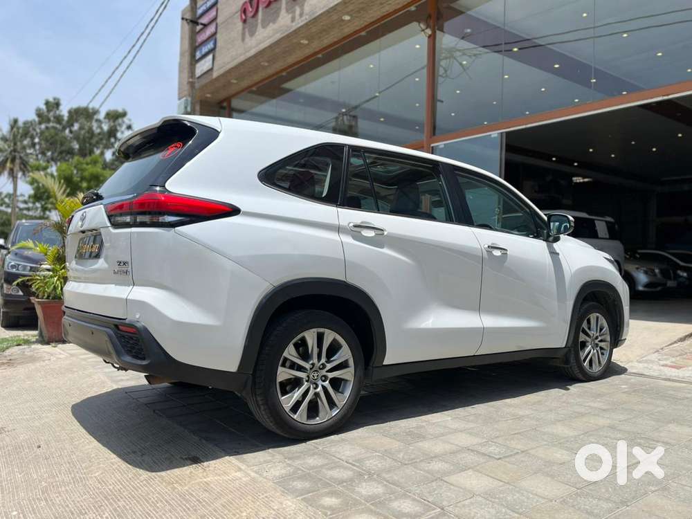Toyota Innova Hycross 2.0 Zx (o) Hybrid 7 Str, 2023, Petrol