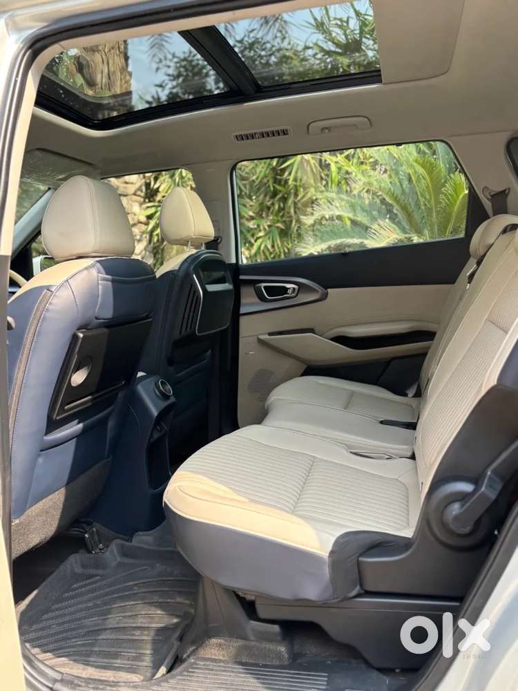 Kia Carens Clavis, 2025, Petrol