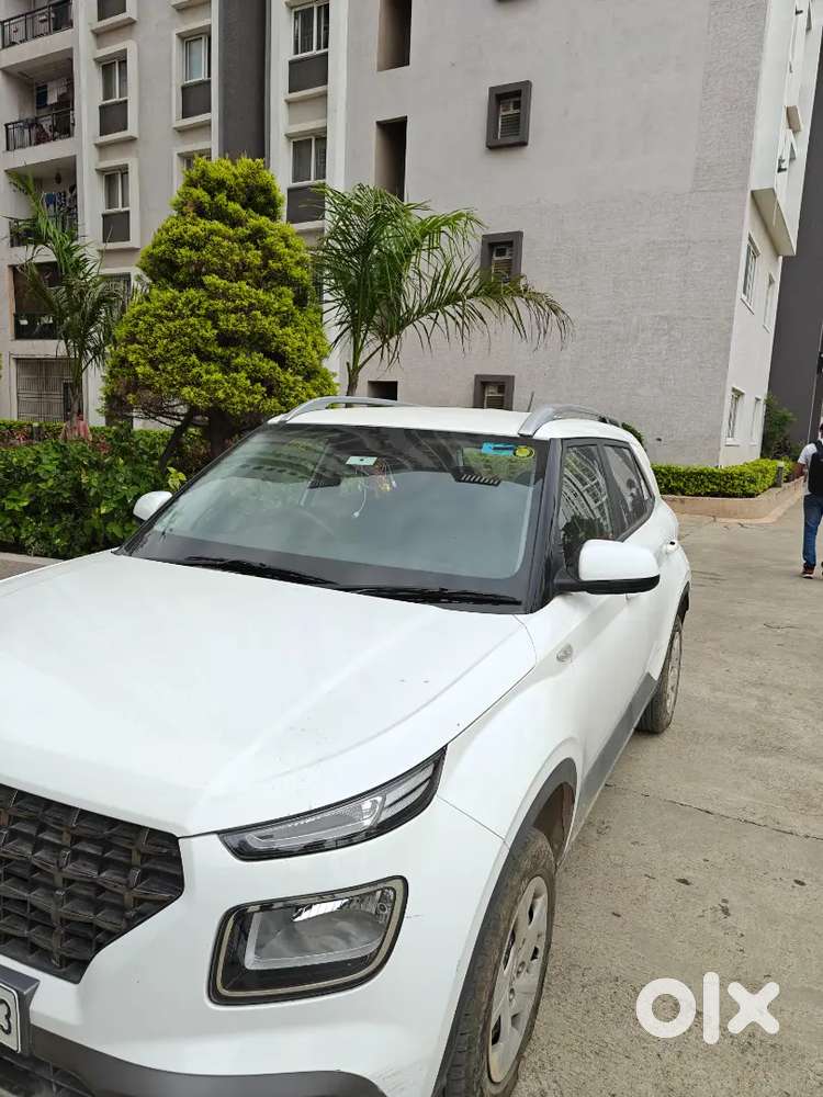 Hyundai Venue 2022 Petrol Well Maintained