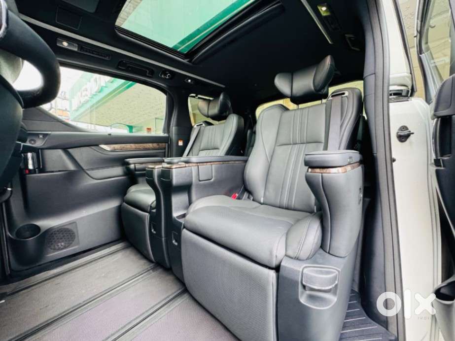 Toyota Vellfire Vip – Executive Lounge, 2022, Petrol