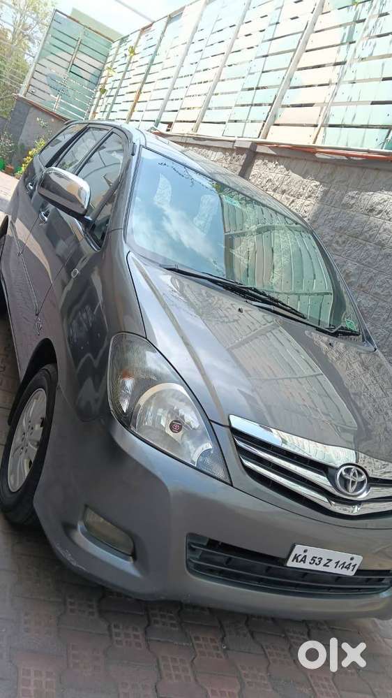 Toyota Innova 2.5v For Sale
