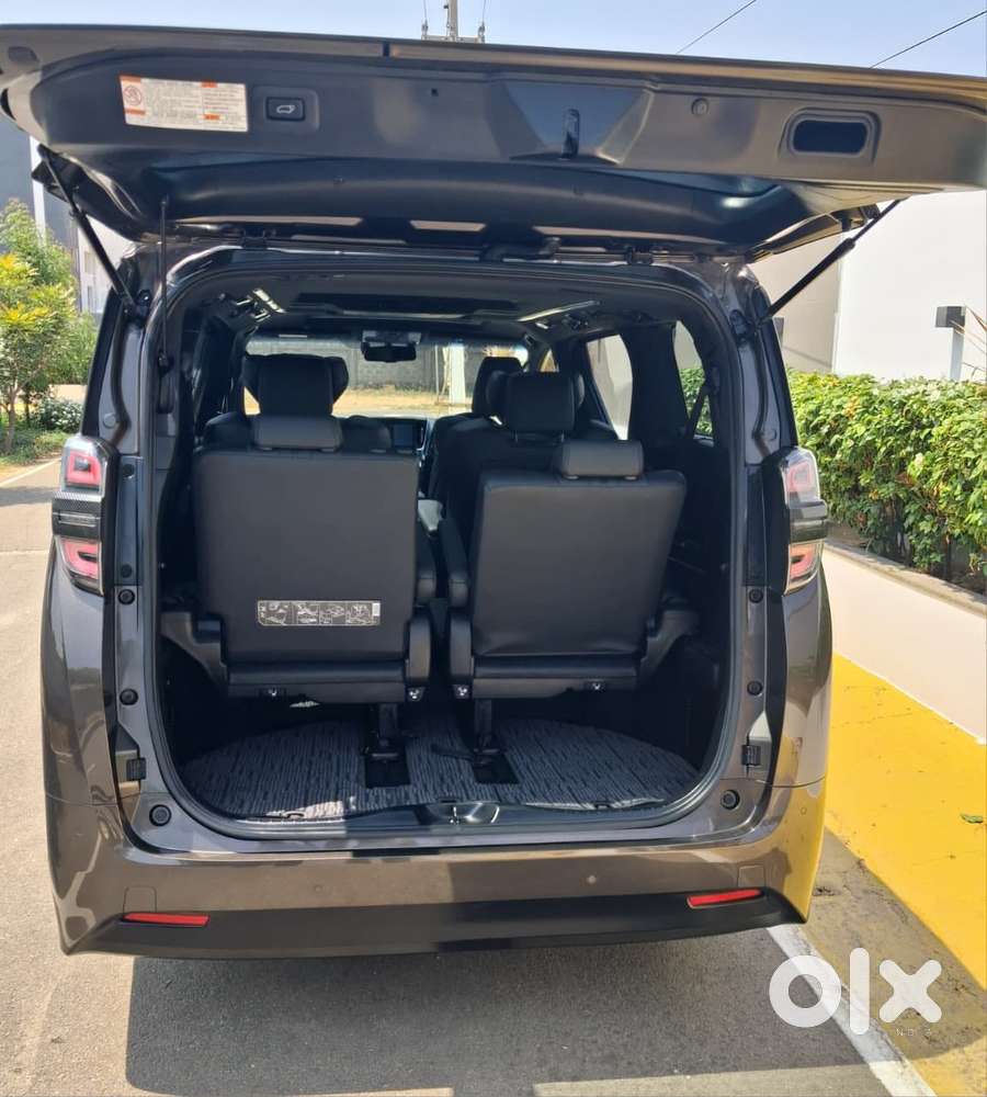 Toyota Vellfire 2.5 Executive Lounge, 2021, Petrol