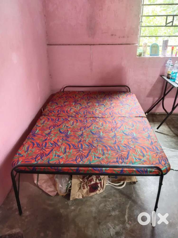 6x4 Large Single bed Only 8 Months Old!