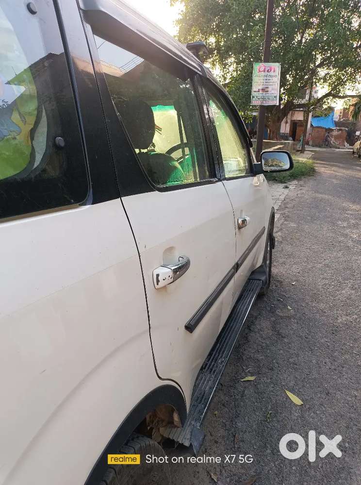 Xylo E9 Running Car Kanpur Nagar