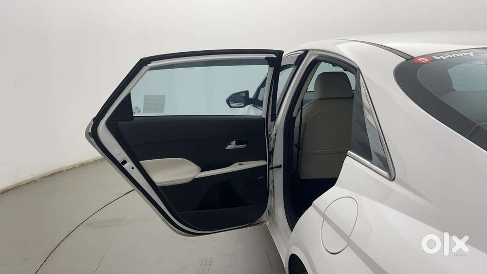 Hyundai Verna 1.5 Sx (o) Vtvt Ivt, 2024, Petrol