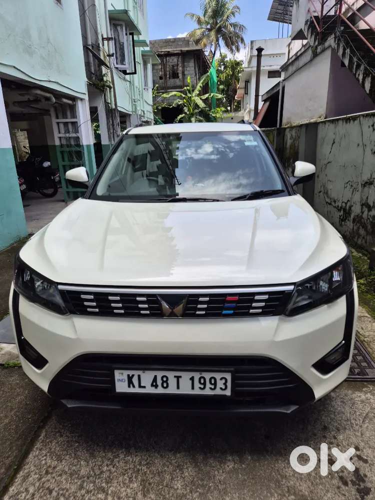 Mahindra Xuv300 2023 Petrol Well Maintained