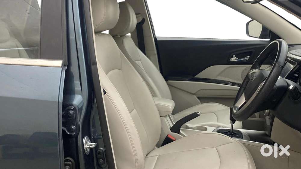 Mahindra Xuv300 1.2 W8 (o) Amt Petrol, 2022, Petrol