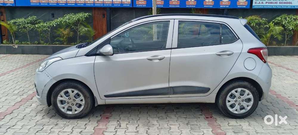 Hyundai Grand I10 1.2 Crdi Sportz Dual Tone, 2016, Petrol