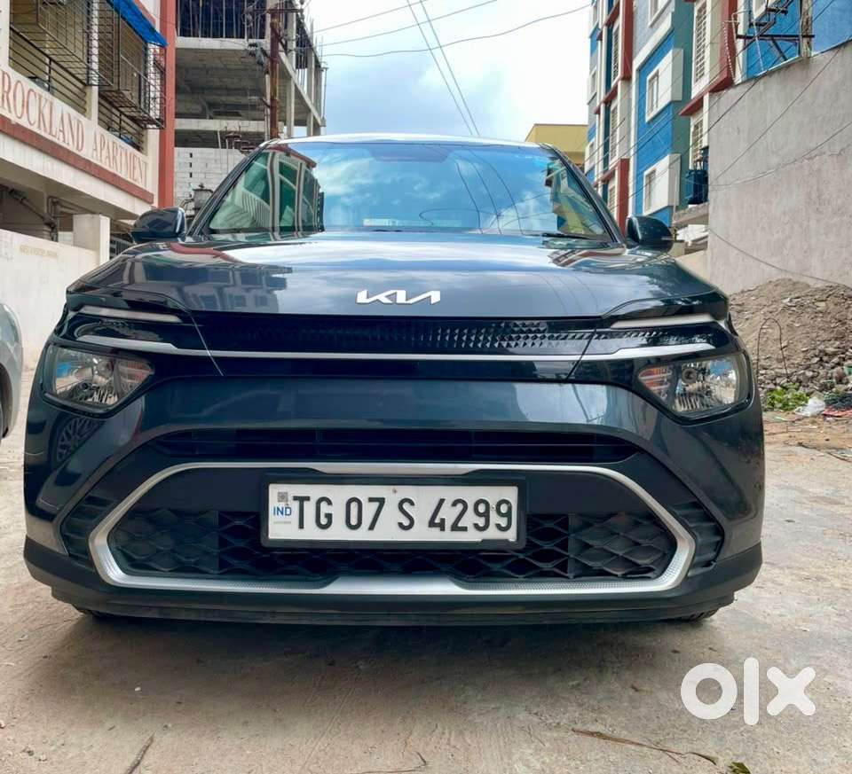 Kia Carens Petrol Manual 2025 Year