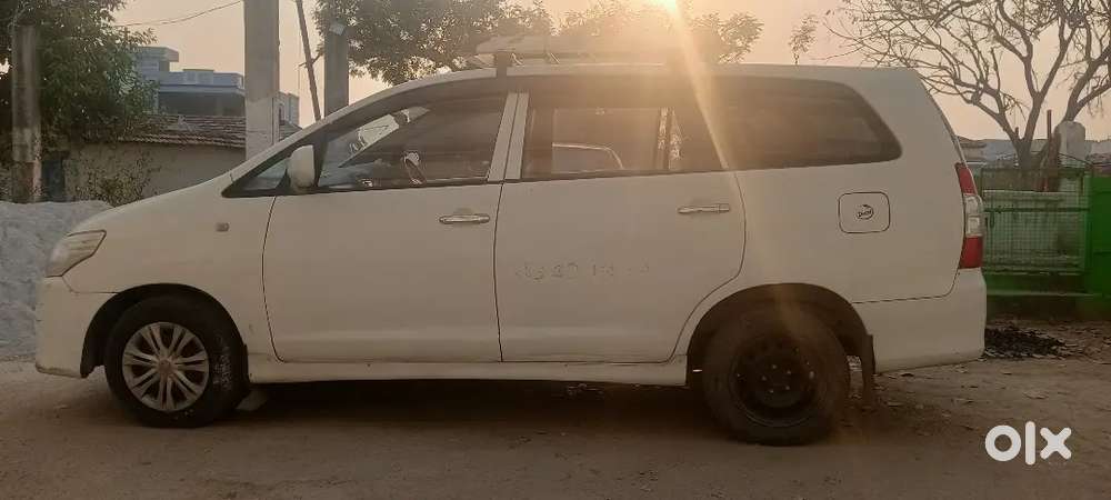 Innova 2016 Diesel 2.5g  Strong Engine  Ready For Commercial Use
