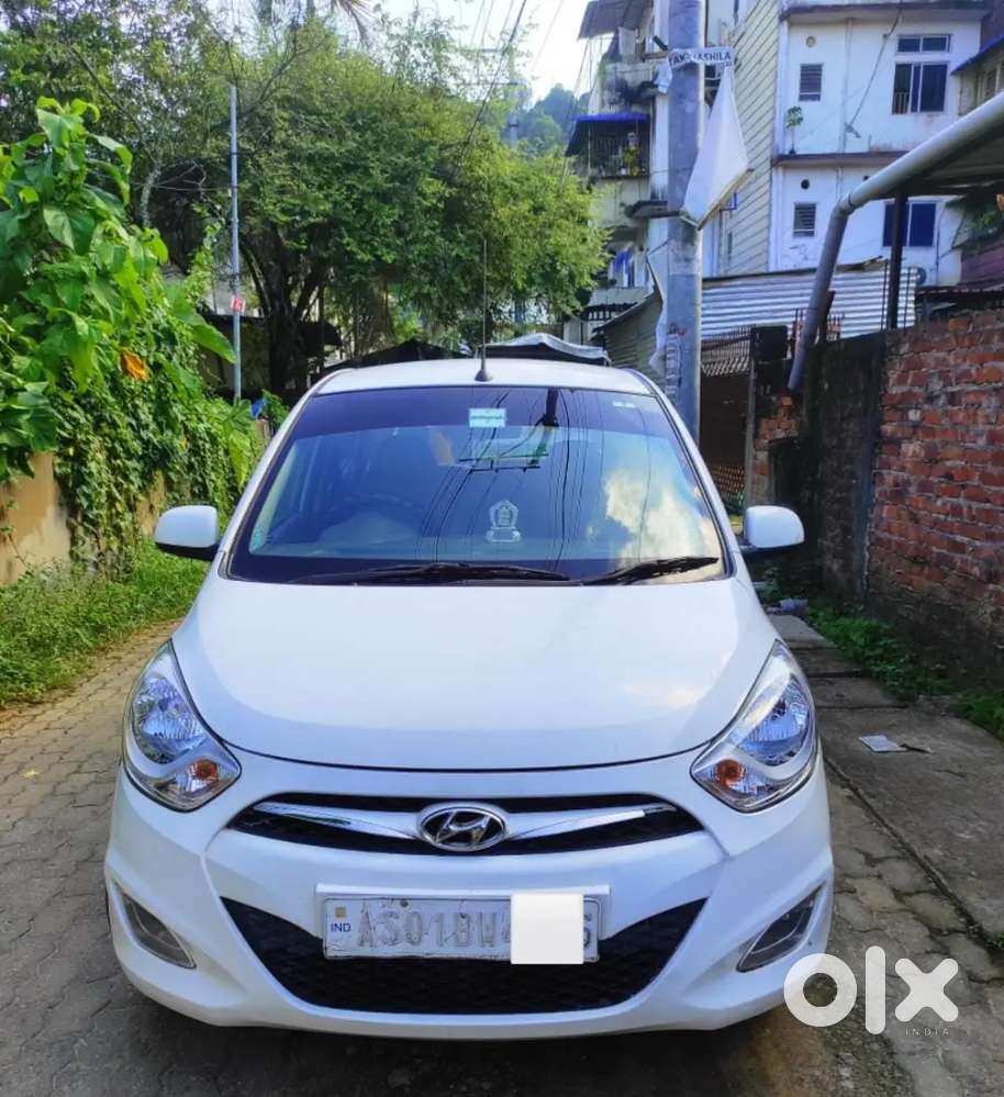 Hyundai I10 Sportz (2016) Petrol Showroom Condition Lady Owner .