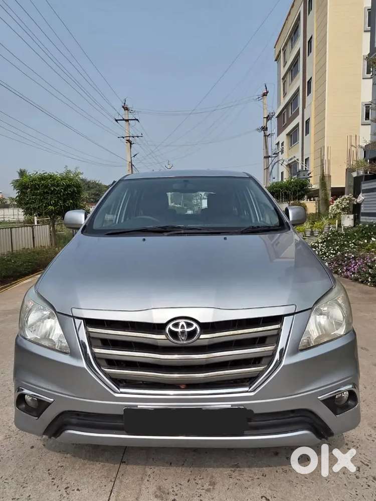 Toyota Innova 2016 Diesel Well Maintained = Showroom Track