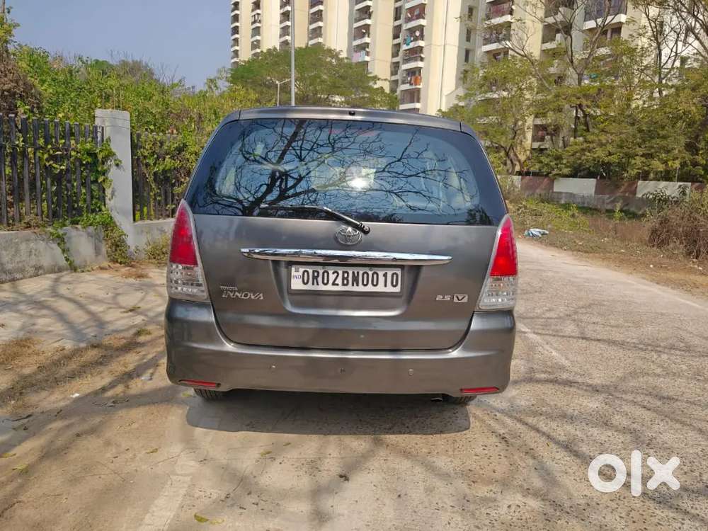 Toyota Innova 2011 Diesel 95000 Km Driven