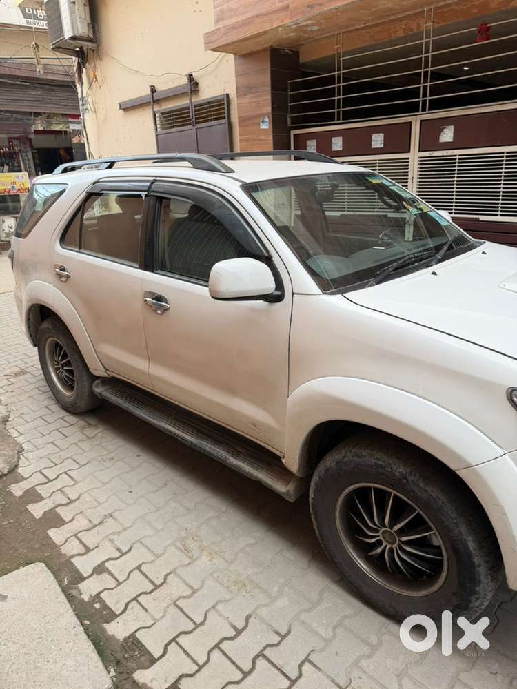 Toyota Fortuner Diesel 2011 (upgraded To 2016)
