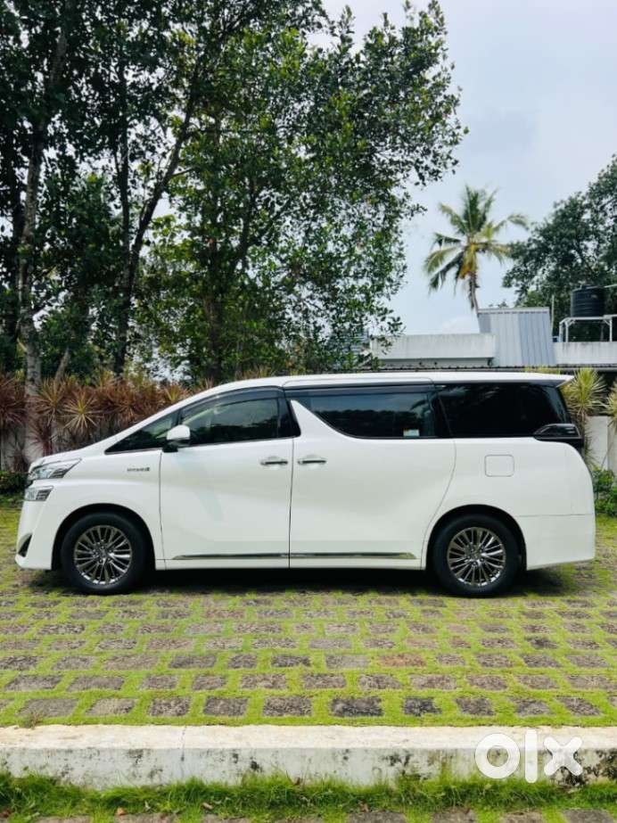 Toyota Vellfire Vip – Executive Lounge, 2022, Petrol
