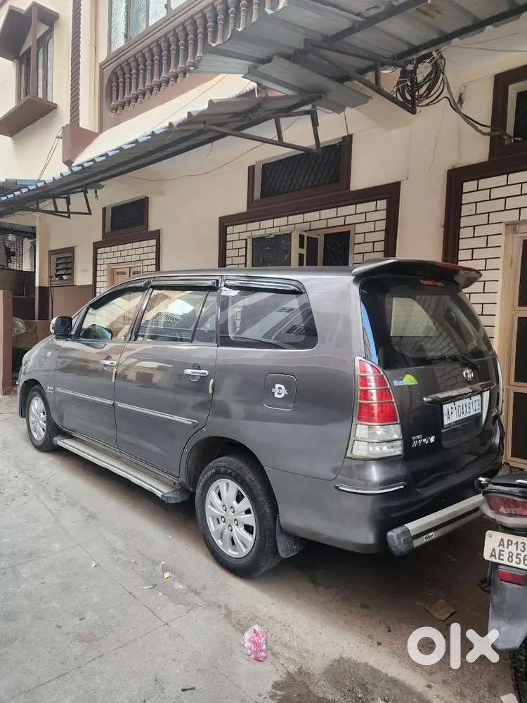 Toyota Innova 2011
