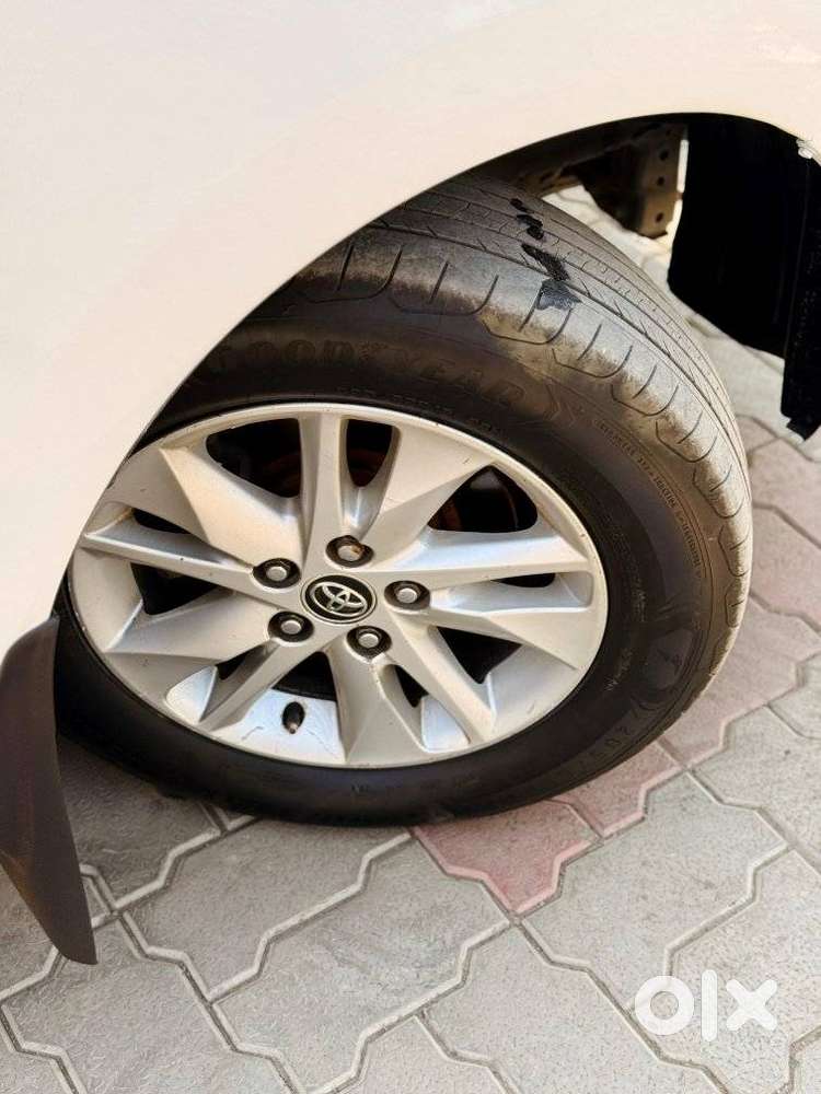 Toyota Innova Crysta 2.4 V 8 Str, 2017, Diesel