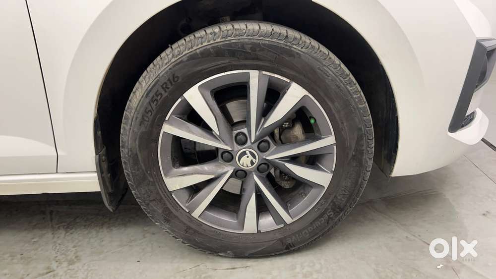 Skoda Slavia Style 1.0l Tsi Mt, 2022, Petrol
