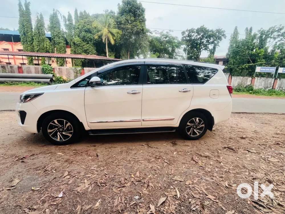 Innova Crysta 2022