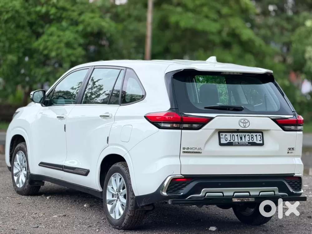 Toyota Innova Hycross 2.0 Vx (o) Hybrid 7 Str, 2025, Petrol