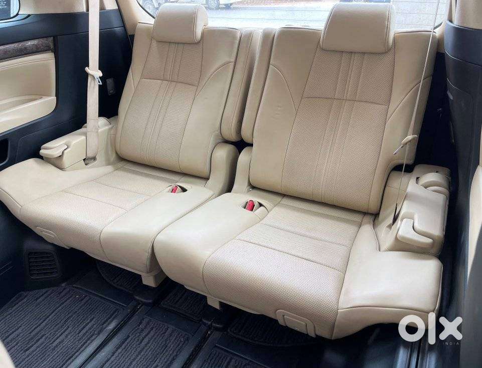 Toyota Vellfire 2.5 Executive Lounge, 2022, Petrol