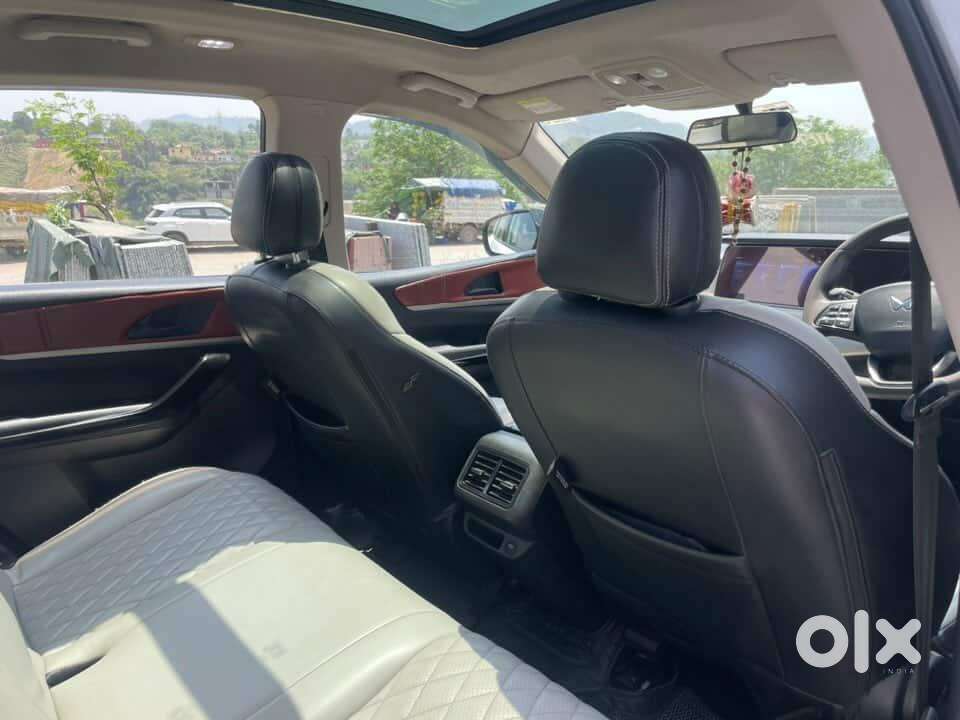 Mahindra Xuv700 Diesel 104000 Km Driven