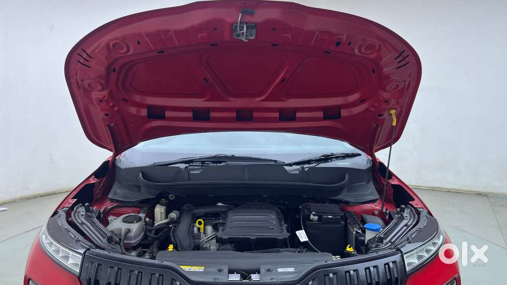 Skoda Kylaq Signature, 2025, Petrol