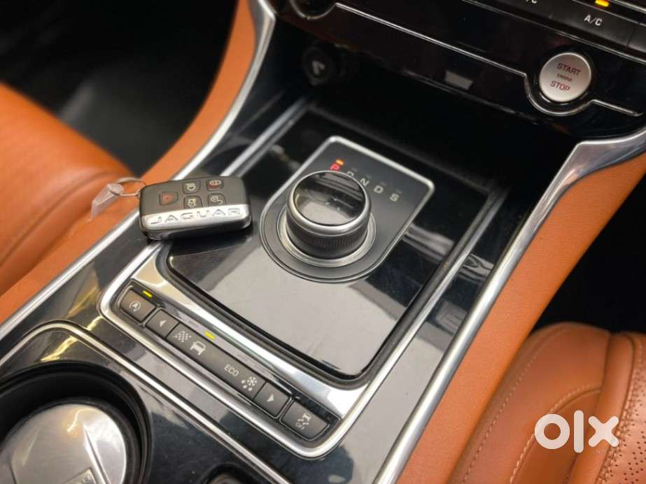 Jaguar Xe Portfolio, 2016, Petrol
