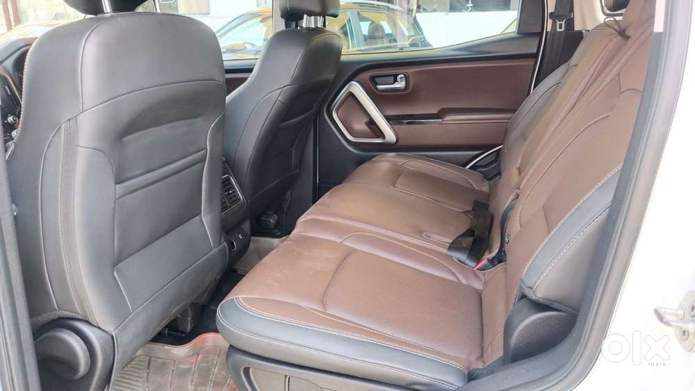 Mahindra Xuv700 2.0 Ax 5 Petrol At Str, 2023, Petrol