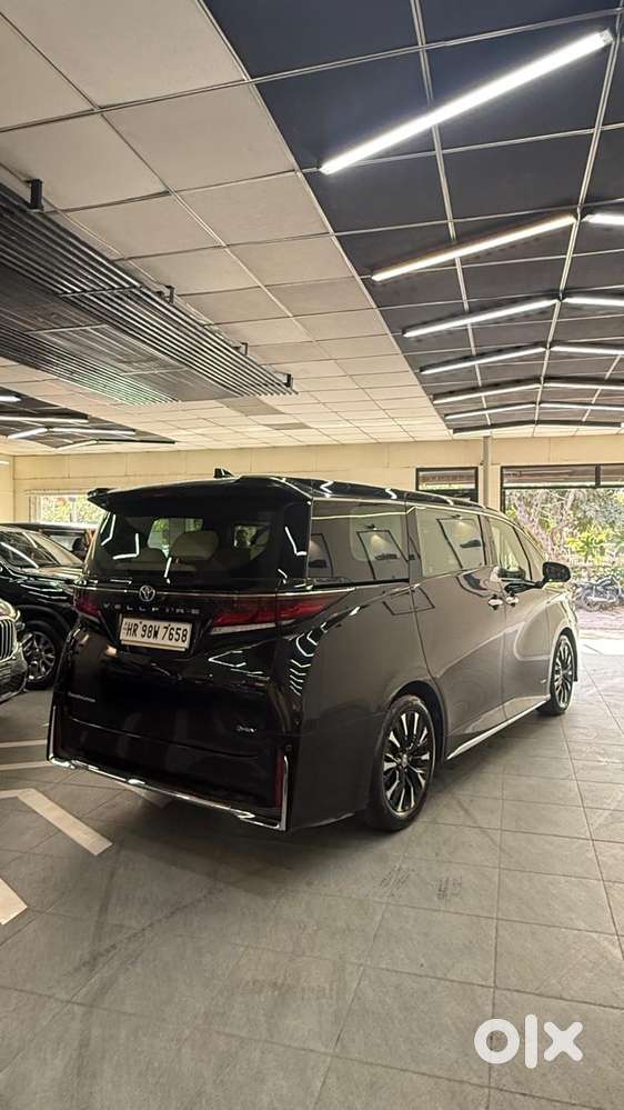 Toyota Vellfire 2.5 Executive Lounge, 2025, Petrol