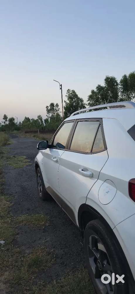 Venue Next To New Condition Lady Doctor Driven