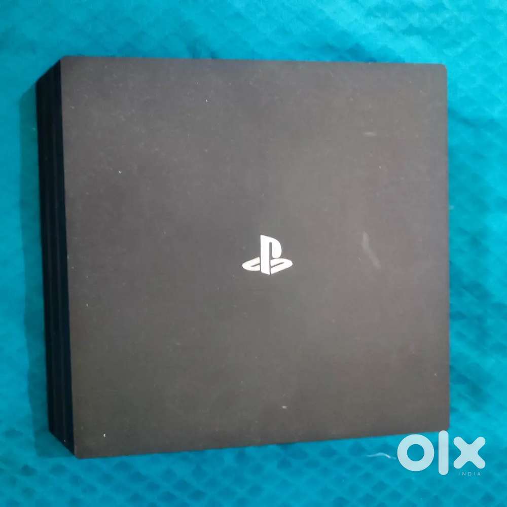 PS4 Pro 1 TB 13 Games Install 1 Controller